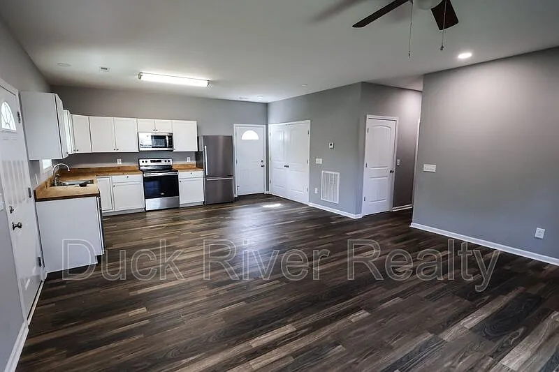 3 bed, 2.0 bath, 1288 sqft, $1,800 — Photo 3