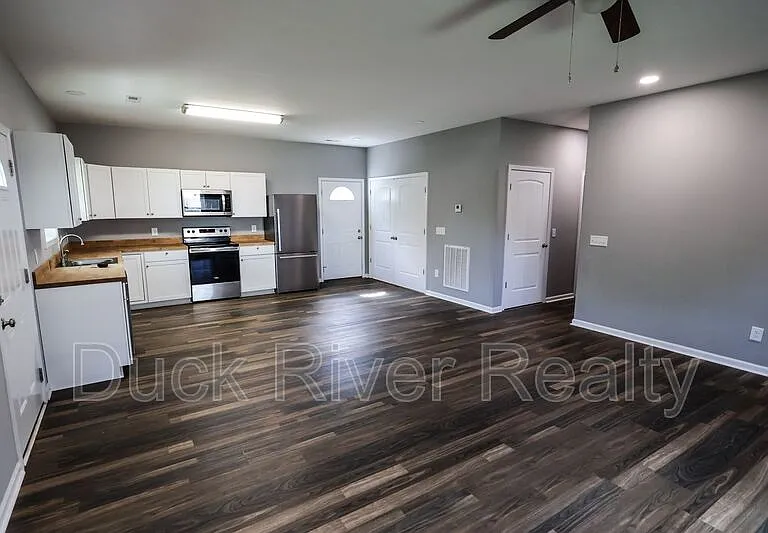 130 Westover Dr — Photo 3
