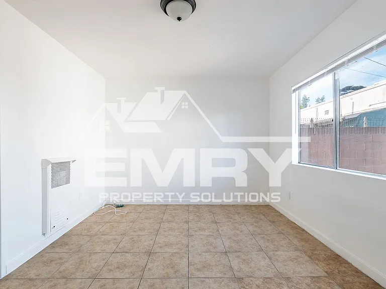 2534 Hill St — Photo 5