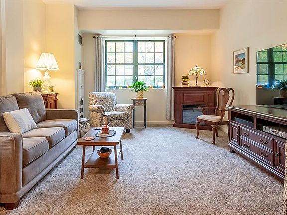 4th image of 15 Higgins St APT 110