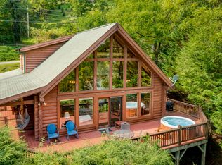 1030 Point Of View Dr, Waynesville, NC 28785