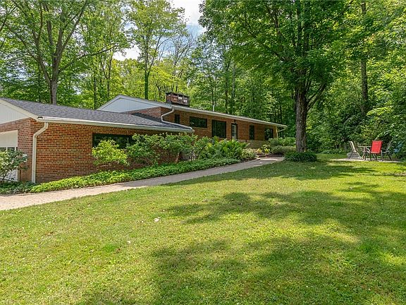 2nd image of 8101 Laurel Ln