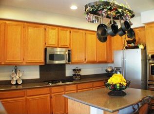 27717 Carlton Oaks St, Murrieta, CA 92562