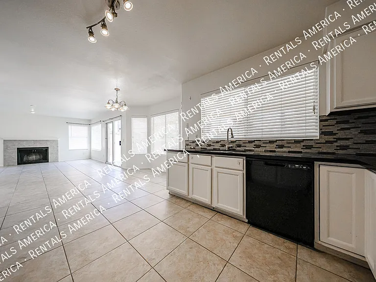 2361 W Myrtle Dr — Photo 11