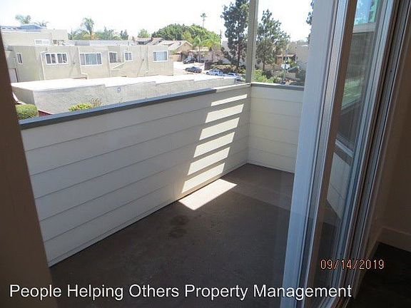 5th image of 1120 30th St APT 2