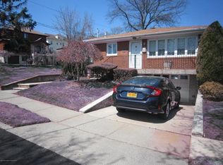 31 Alderwood Pl, Staten Island, NY 10304