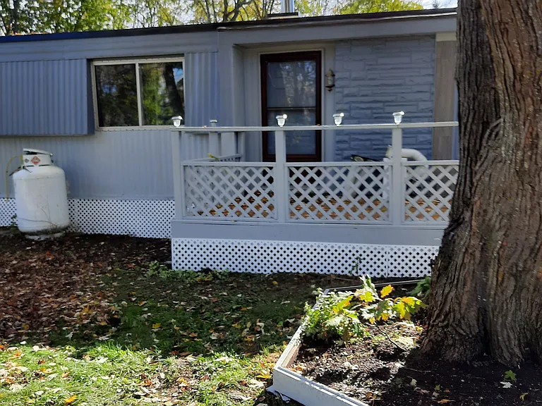 7592 Flewellyn Rd — Photo 1