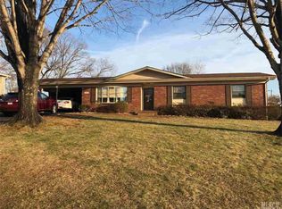 2144 Colonial Ln, Hickory, NC 28601