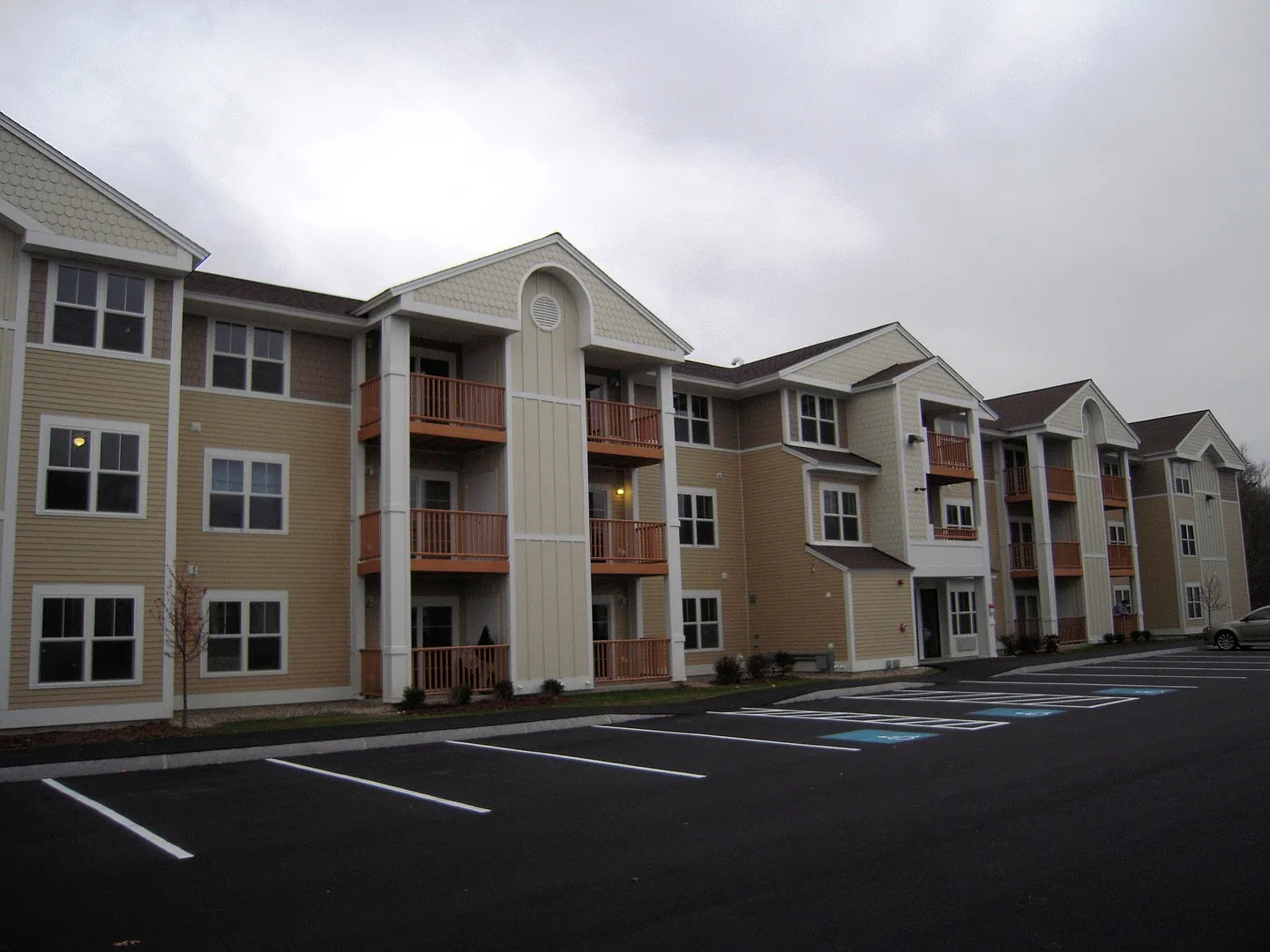 Stonybrook Apartments — Photo 4