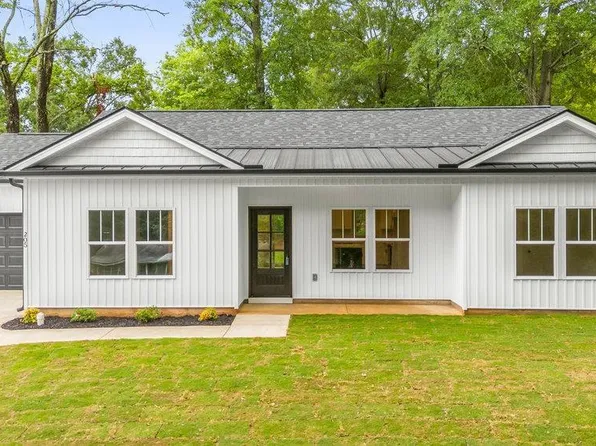 205 N Laurel Ave, Landrum, SC 29356