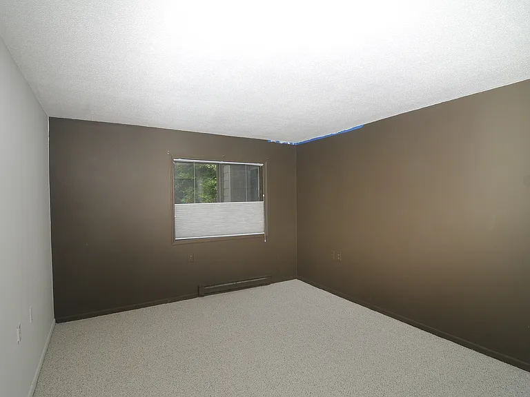 15 Hawthorne Cir #15 — Photo 9