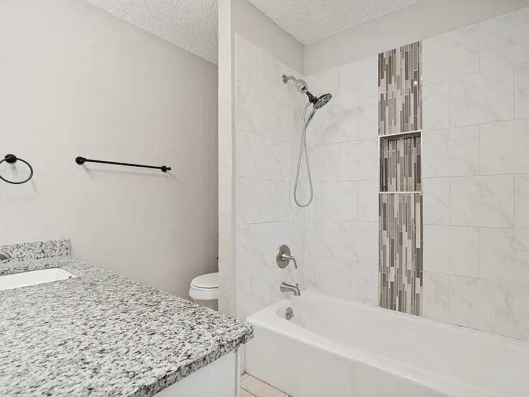 634 Lisa St — Photo 8