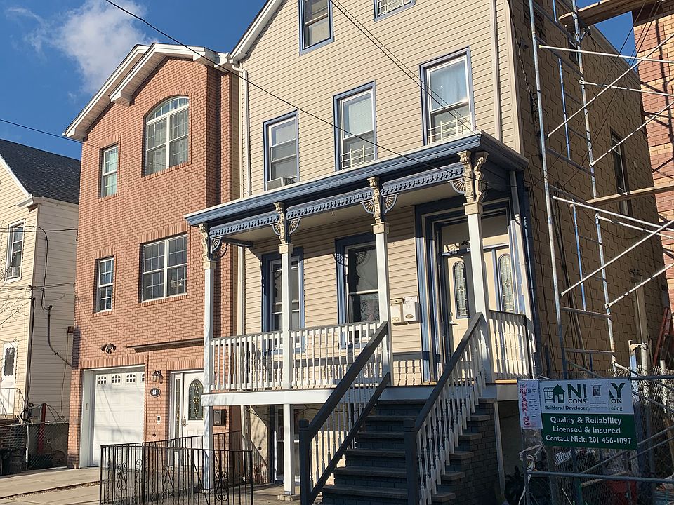 2nd image of 46 Manhattan Ave