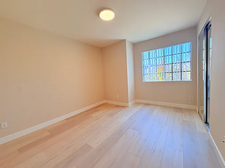 615 W Milford St — Photo 24