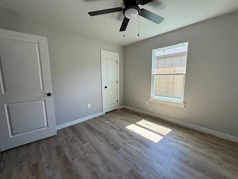 946 Minda St — Photo 13