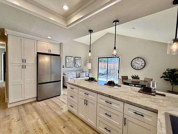 3rd image of 1880 Bluebonnet Ct