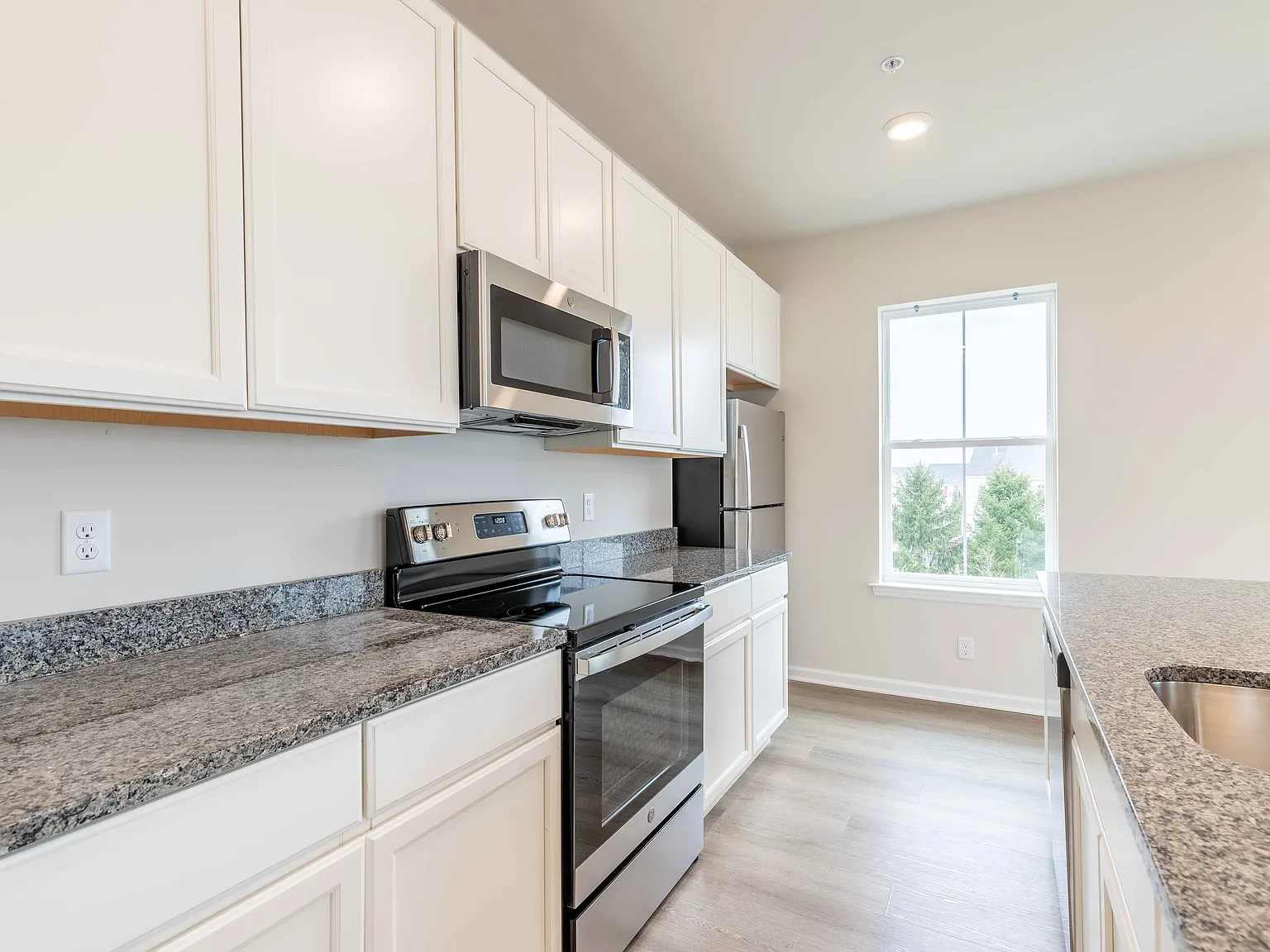 2 bed, 1258 sqft, $2,095 — Photo 2