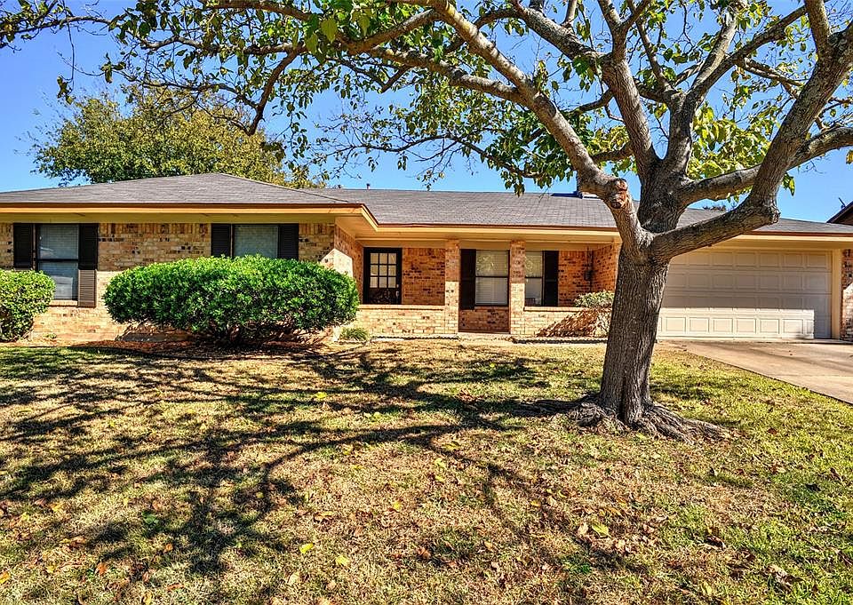 1st image of 2109 Oak Creek Dr