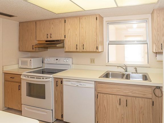 5th image of 415 Courbet Dr #415