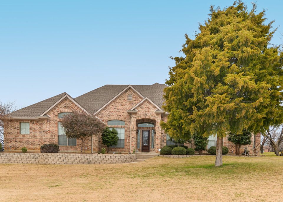 1st image of 2745 Wood Lake Dr