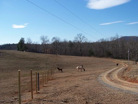 5th image of 164 Horsemans Dr