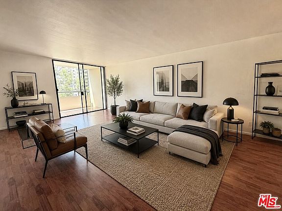 2nd image of 600 W 9th St APT 814