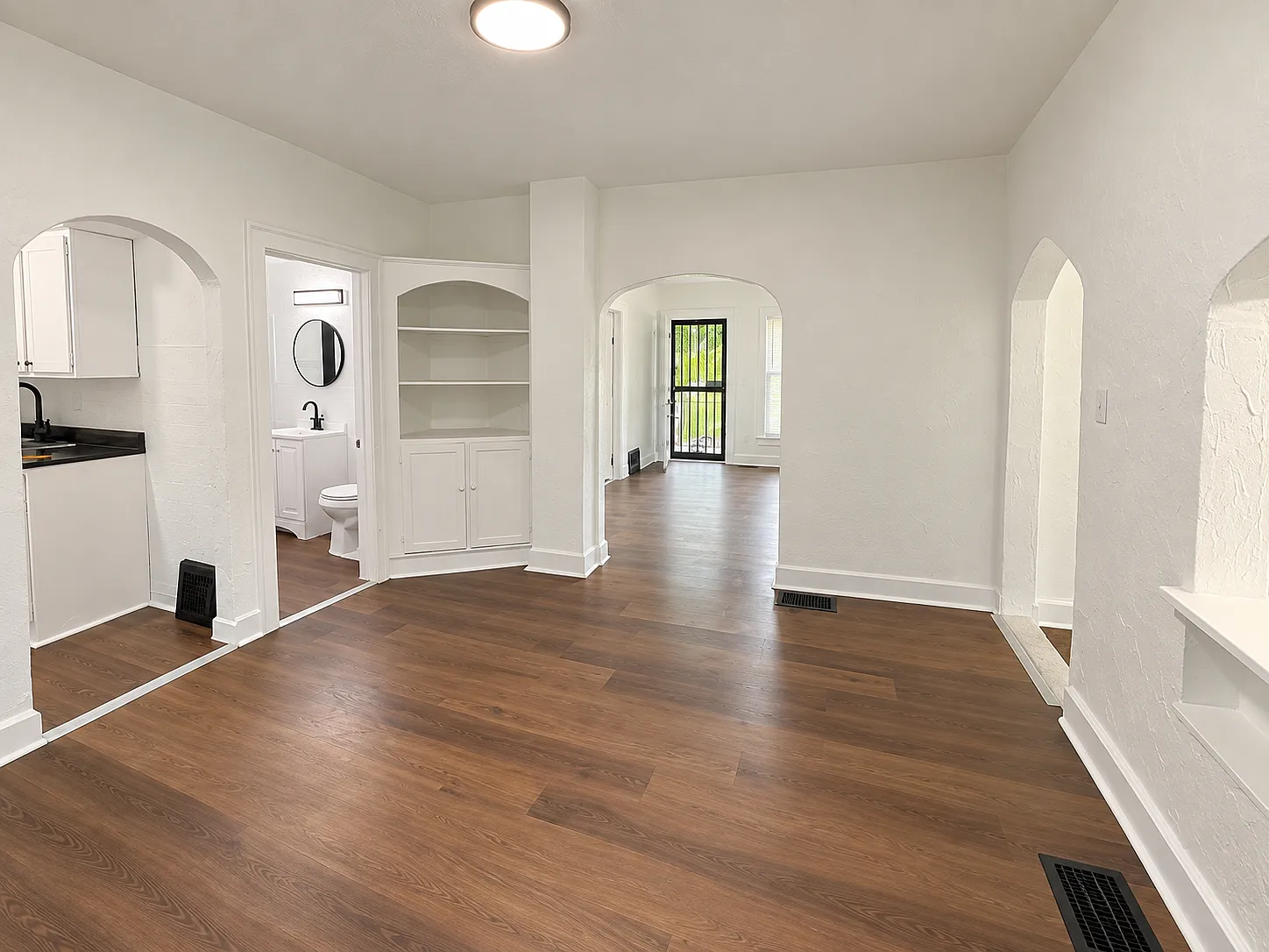 12512 Rexford Avenue — Photo 2