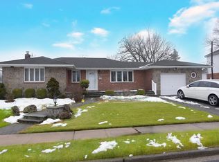 130 Seaman Rd #130, Jericho, NY 11753