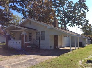 607W W Franklin St, Sesser, IL 62884