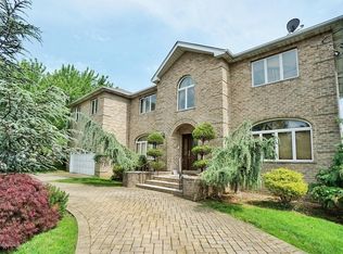 36 Algonkin St, Staten Island, NY 10312