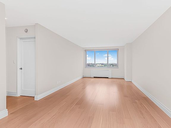 3rd image of 3333 Henry Hudson Pkwy APT 20C