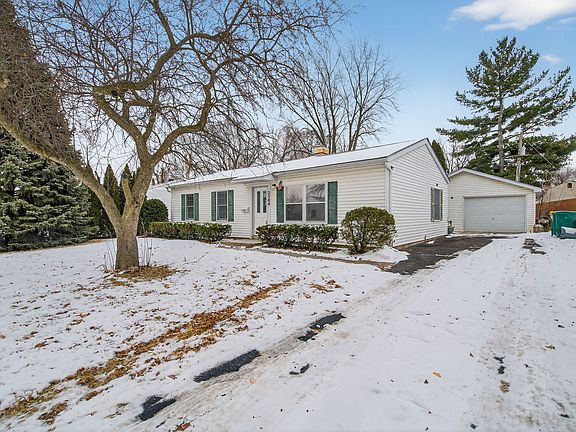 3rd image of 2304 Cypress Ln