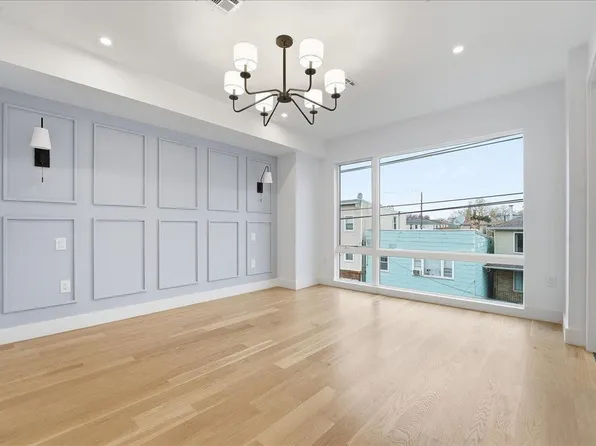 105 Laidlaw Avenue image 14 of 23