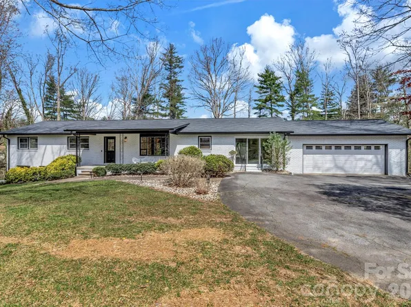 3236 Debbie Dr, Hendersonville, NC 28791