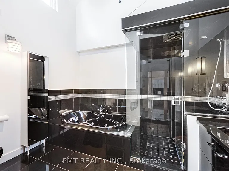 676 Richmond St W #210 — Photo 30