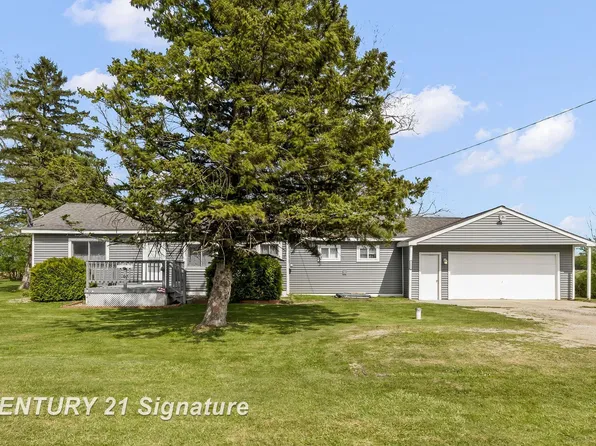 1005 S Meridian Rd, Merrill, MI 48637