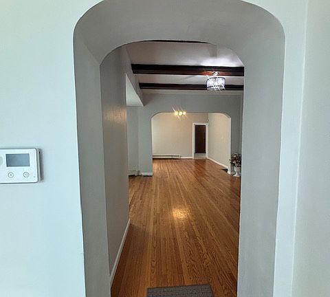 3rd image of 124 Lawrence Ave Floor 1