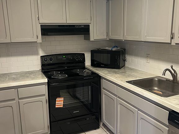 4th image of 840 Malabu Dr APT 201