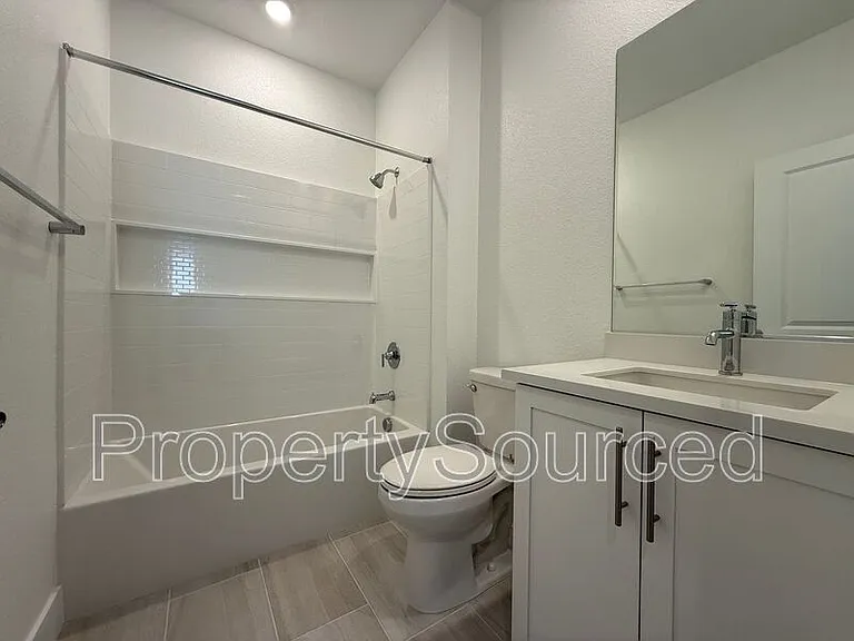 1336 N Martorella Ave — Photo 60