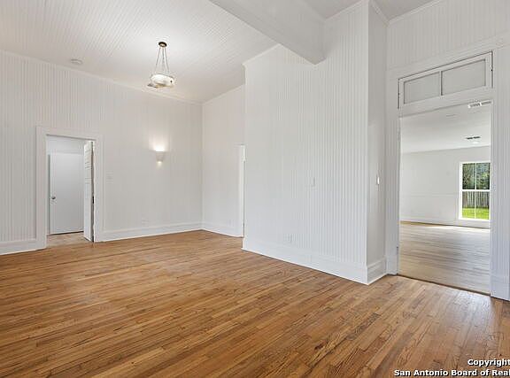 5th image of 303 James St