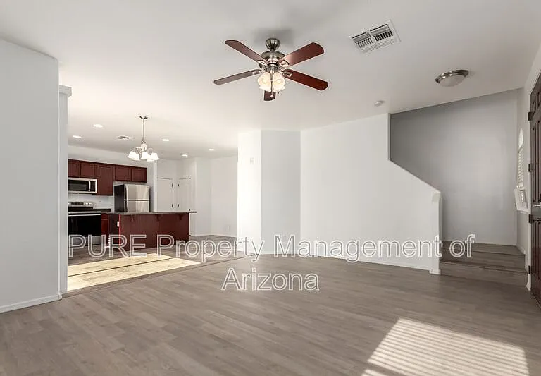 4044 E Oakland St — Photo 3