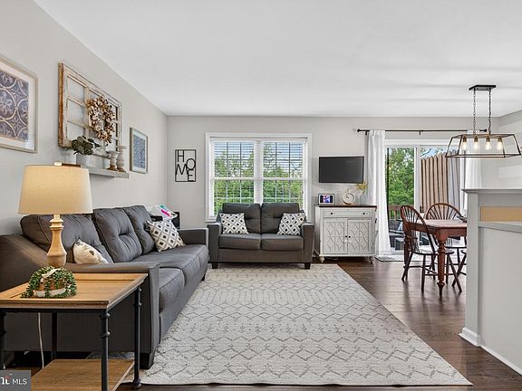 5th image of 143 Acorn Ln