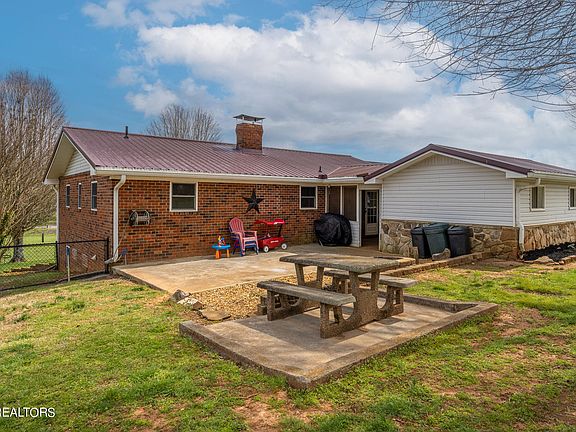 4th image of 513 County Road 709