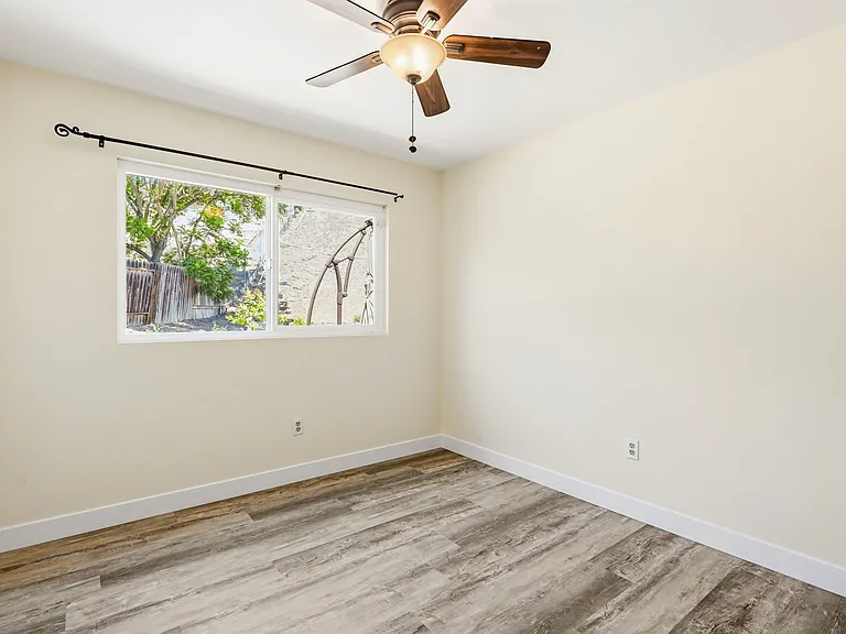1451 Kenora St — Photo 23