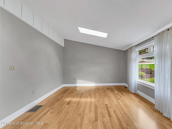 4th image of 407 Kingsley Blvd