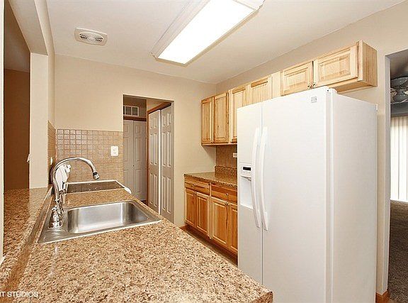 3rd image of 16715 Le Claire Ave
