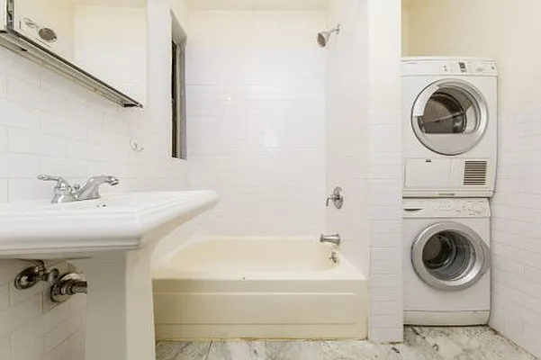 Rented by Icon Realty Management | media 1