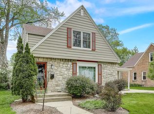 4856 N Elkhart Ave, Whitefish Bay, WI 53217