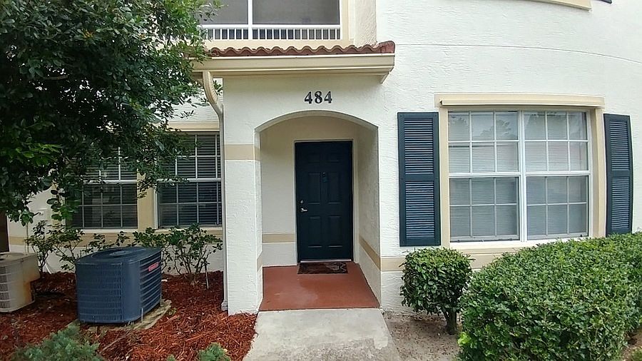 1st image of 484 SE McDonald Ln #9