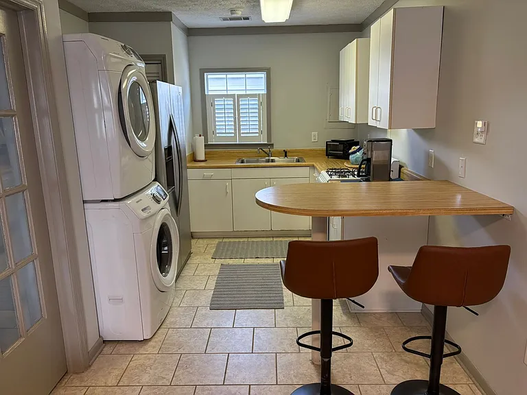 123 S Zetterower Ave — Photo 9